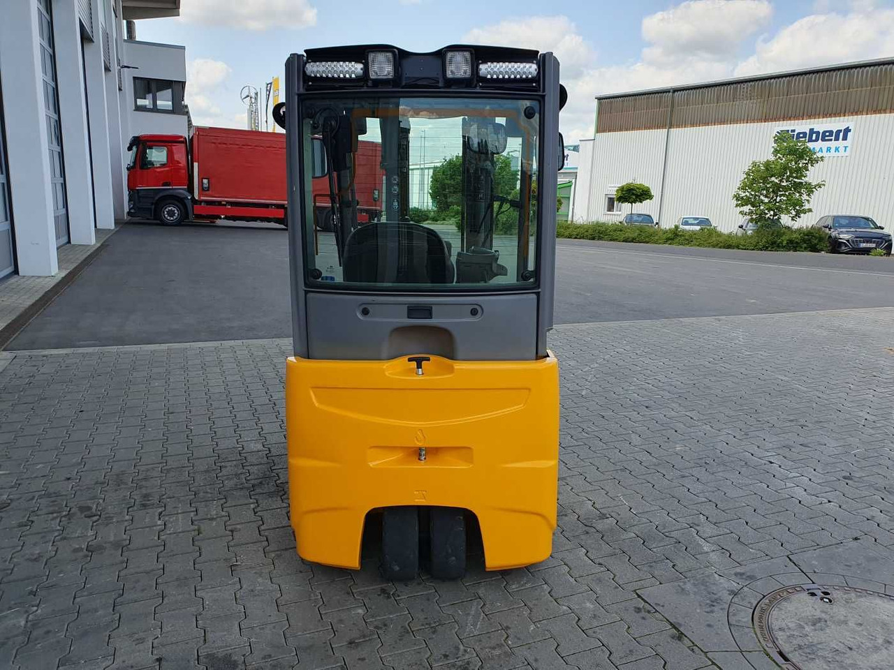 Jungheinrich EFG 215 / Triplex: 4.25m! / SS / nur 2.184h! - Forklift listrik: gambar 5 Jungheinrich EFG 215 / Triplex: 4.25m! / SS / nur 2.184h! - Forklift listrik: gambar 5