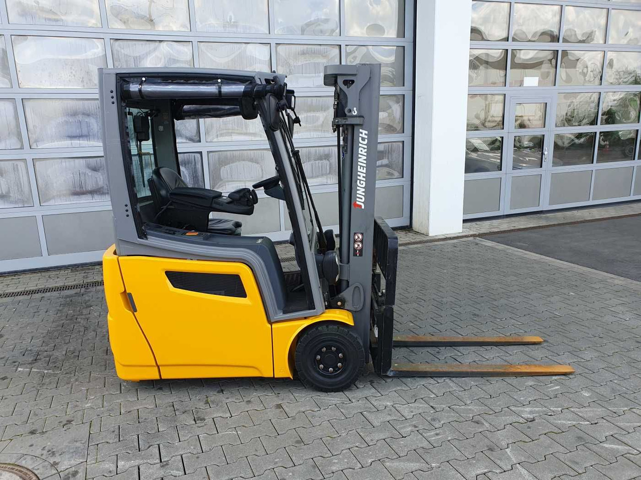 Jungheinrich EFG 215 / Triplex: 4.25m! / SS / nur 2.184h! - Forklift listrik: gambar 3 Jungheinrich EFG 215 / Triplex: 4.25m! / SS / nur 2.184h! - Forklift listrik: gambar 3