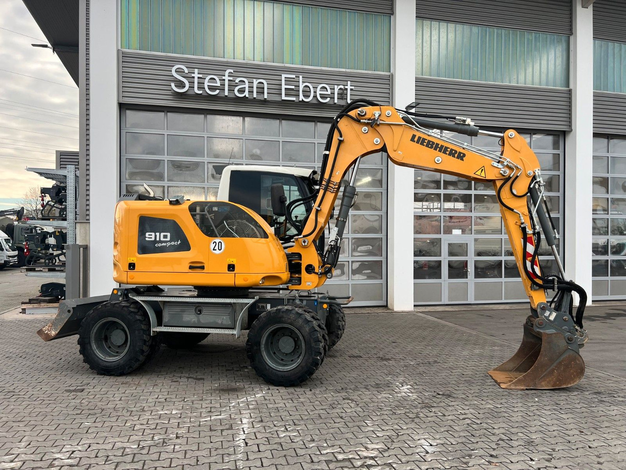 Liebherr A 910 C Litronic / 2.381h / SW33 - Ekskavator roda: gambar 1 Liebherr A 910 C Litronic / 2.381h / SW33 - Ekskavator roda: gambar 1