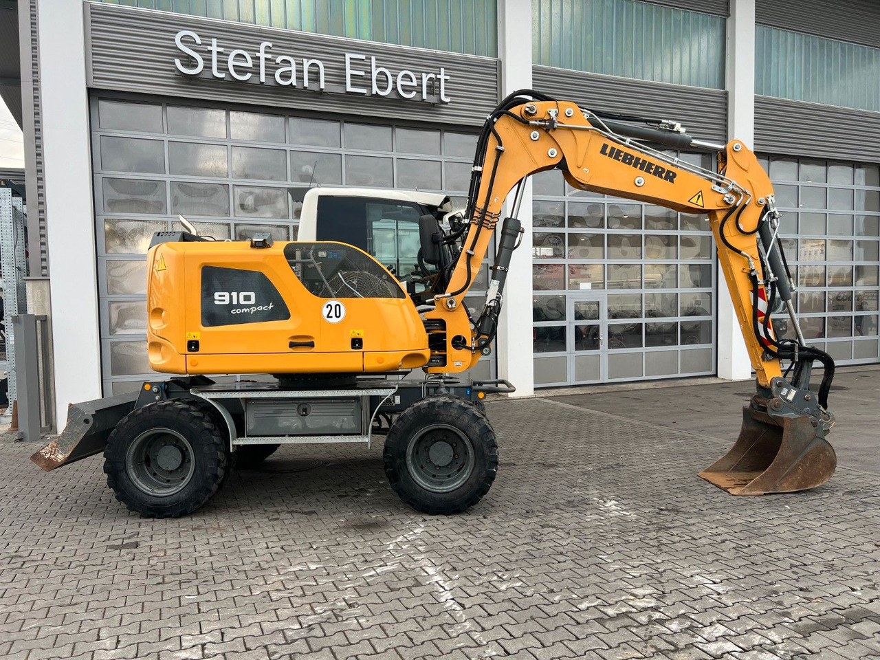 Liebherr A 910 C Litronic / 2.381h / SW33 - Ekskavator roda: gambar 2 Liebherr A 910 C Litronic / 2.381h / SW33 - Ekskavator roda: gambar 2