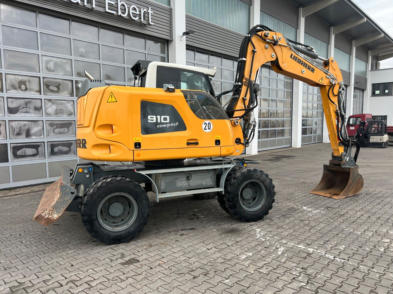 Liebherr A 910 C Litronic / 2.381h / SW33 - Ekskavator roda: gambar 3 Liebherr A 910 C Litronic / 2.381h / SW33 - Ekskavator roda: gambar 3