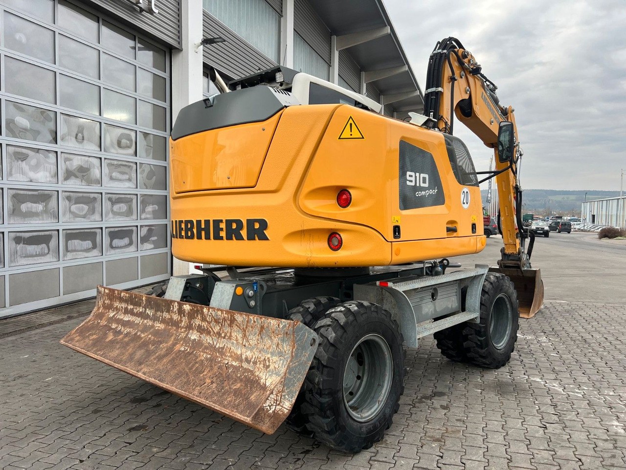 Liebherr A 910 C Litronic / 2.381h / SW33 - Ekskavator roda: gambar 4 Liebherr A 910 C Litronic / 2.381h / SW33 - Ekskavator roda: gambar 4