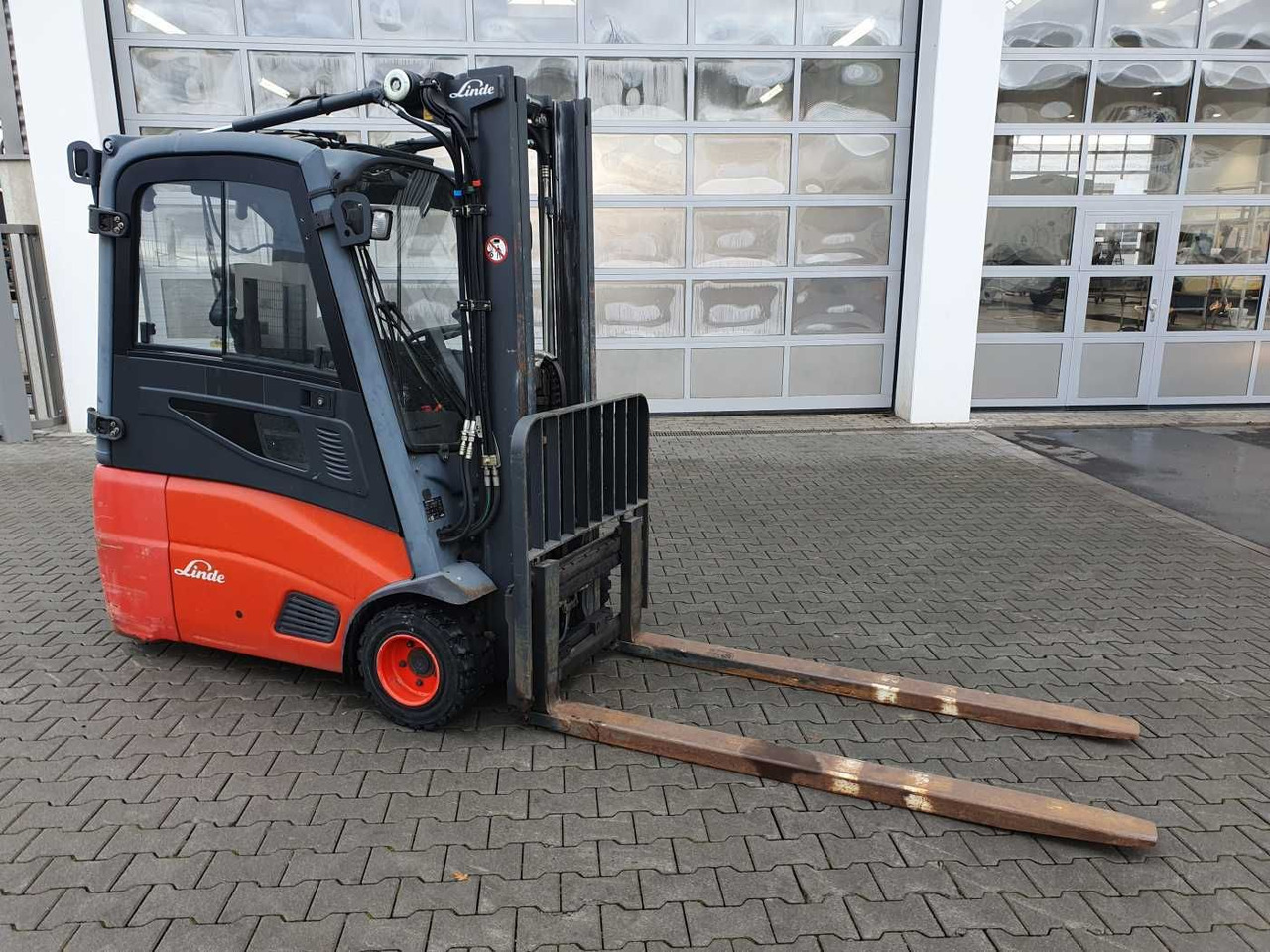 Linde E18 - 01 / Triplex: 4.50m! / SS / nur 5.672h! - Forklift listrik: gambar 2 Linde E18 - 01 / Triplex: 4.50m! / SS / nur 5.672h! - Forklift listrik: gambar 2