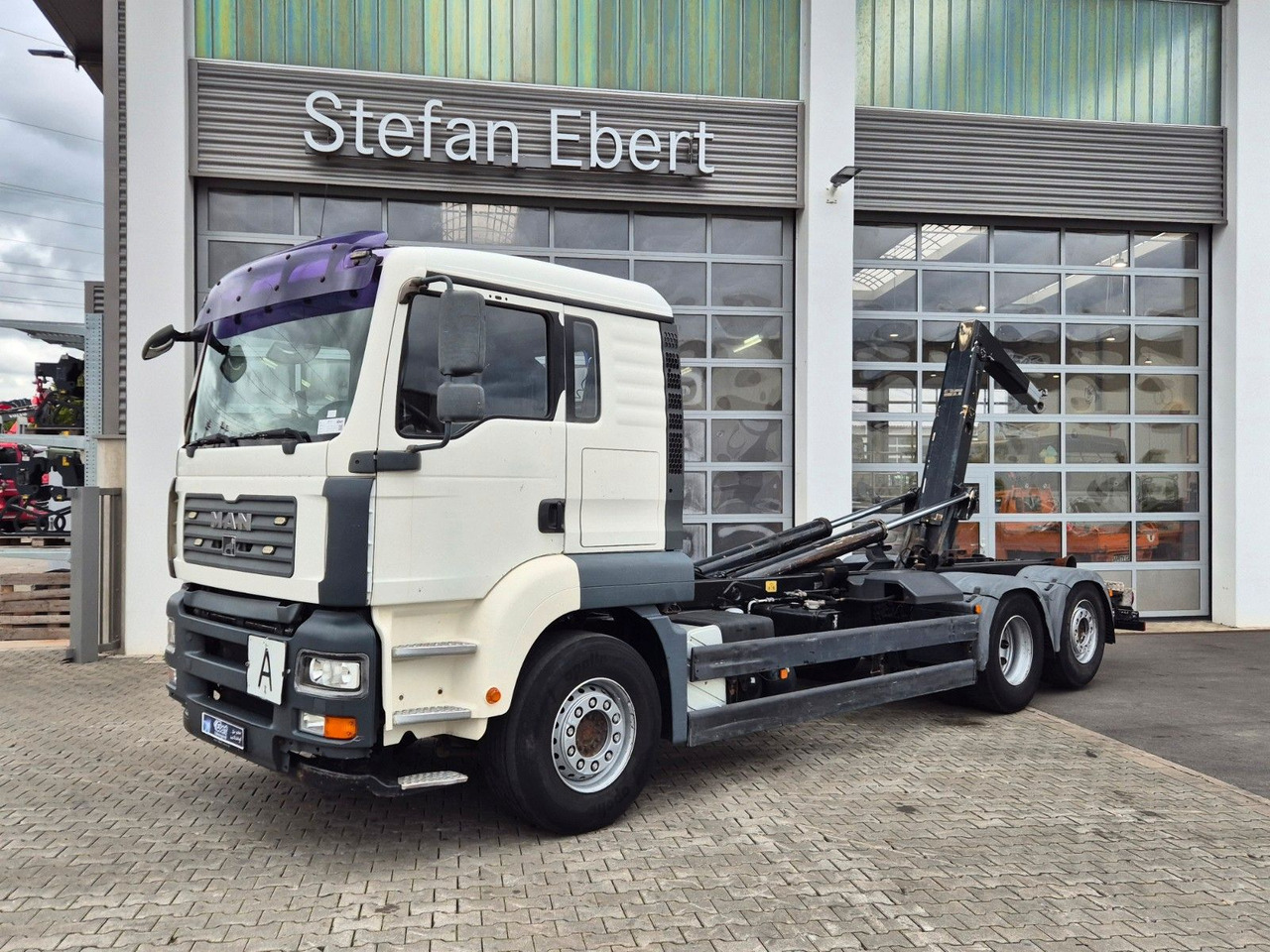 MAN TGA 26.440 6x2-2 BL Meiller RK 20.70 Bett - Hook lift: gambar 1 MAN TGA 26.440 6x2-2 BL Meiller RK 20.70 Bett - Hook lift: gambar 1