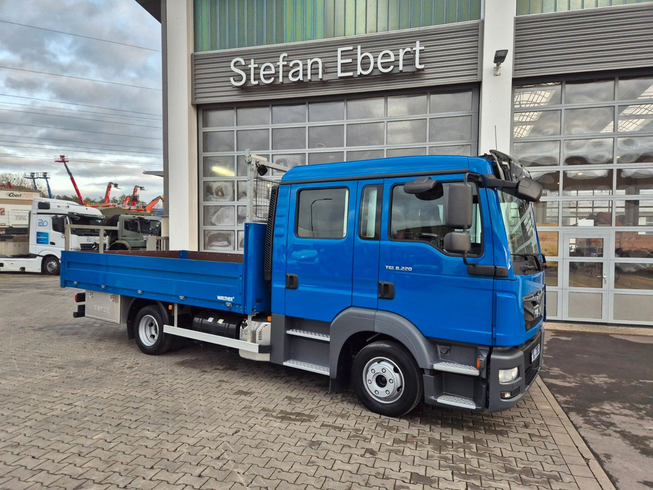 MAN TGL 8.220 4x2 BL Doka 7 Sitze AHK Klima Standh. - Van flatbed, Van kombi: gambar 2 MAN TGL 8.220 4x2 BL Doka 7 Sitze AHK Klima Standh. - Van flatbed, Van kombi: gambar 2
