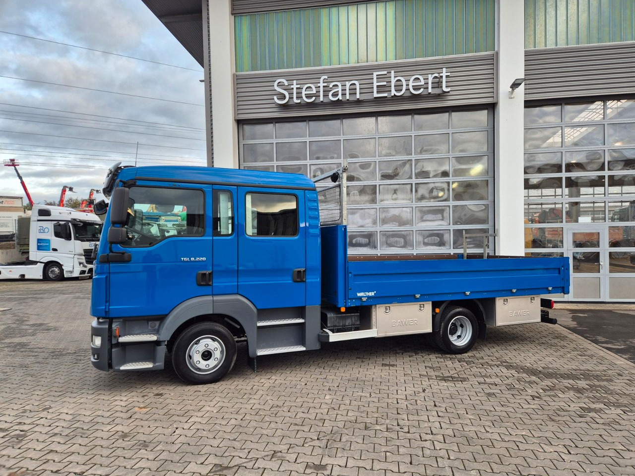 MAN TGL 8.220 4x2 BL Doka 7 Sitze AHK Klima Standh. - Van flatbed, Van kombi: gambar 5 MAN TGL 8.220 4x2 BL Doka 7 Sitze AHK Klima Standh. - Van flatbed, Van kombi: gambar 5