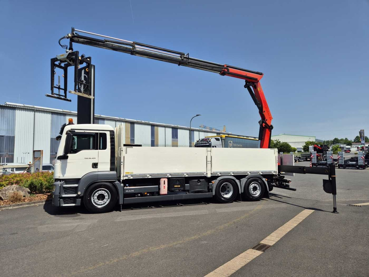 MAN TGS 26.420 6x2-4 LL Palfinger PK 22002-EH B Funk - Truk flatbed: gambar 4 MAN TGS 26.420 6x2-4 LL Palfinger PK 22002-EH B Funk - Truk flatbed: gambar 4