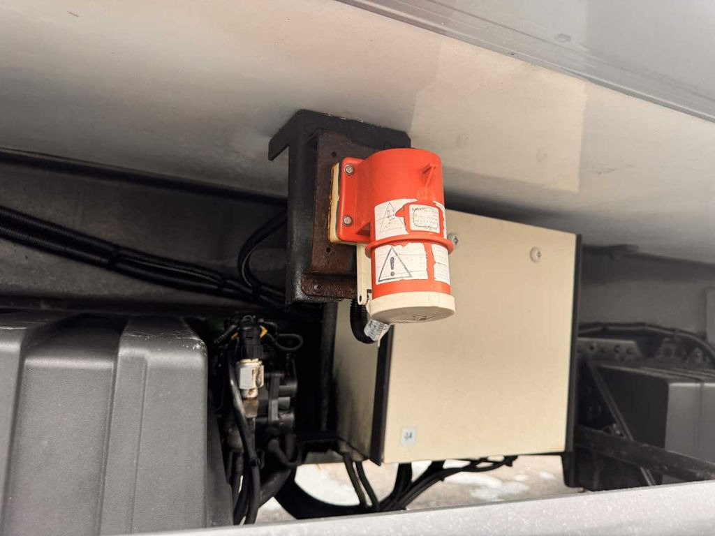 Leasing MAN TGS 26.440 6x2-2 LL Carrier LBW Lift-+Lenkachse MAN TGS 26.440 6x2-2 LL Carrier LBW Lift-+Lenkachse MAN TGS 26.440 6x2-2 LL Carrier LBW Lift-+Lenkachse MAN TGS 26.440 6x2-2 LL Carrier LBW Lift-+Lenkachse: gambar 12