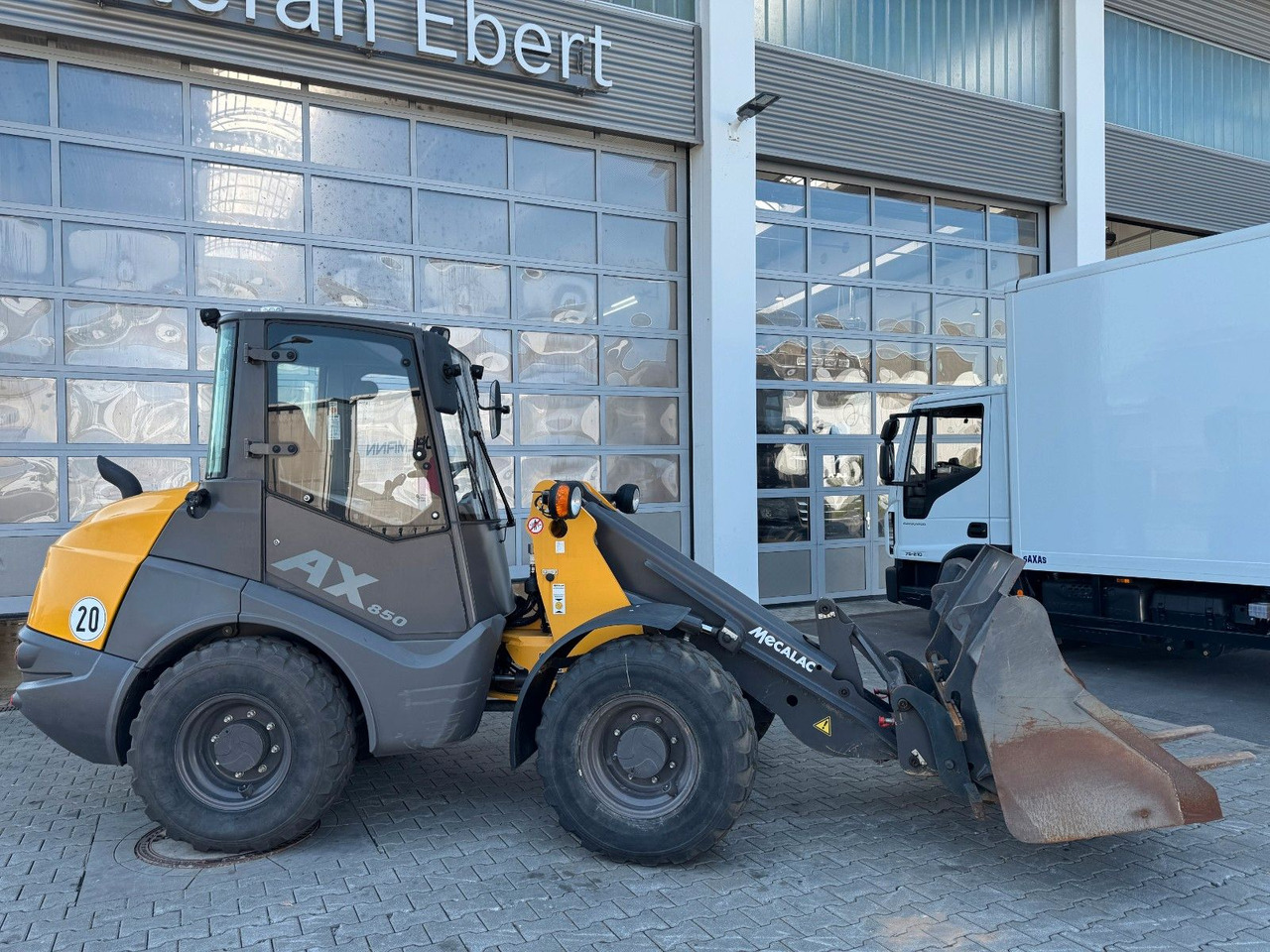 MECALAC AX850 / nur 671h / 11.2022 / Gabel / Schaufel - Wheel loader: gambar 2 MECALAC AX850 / nur 671h / 11.2022 / Gabel / Schaufel - Wheel loader: gambar 2