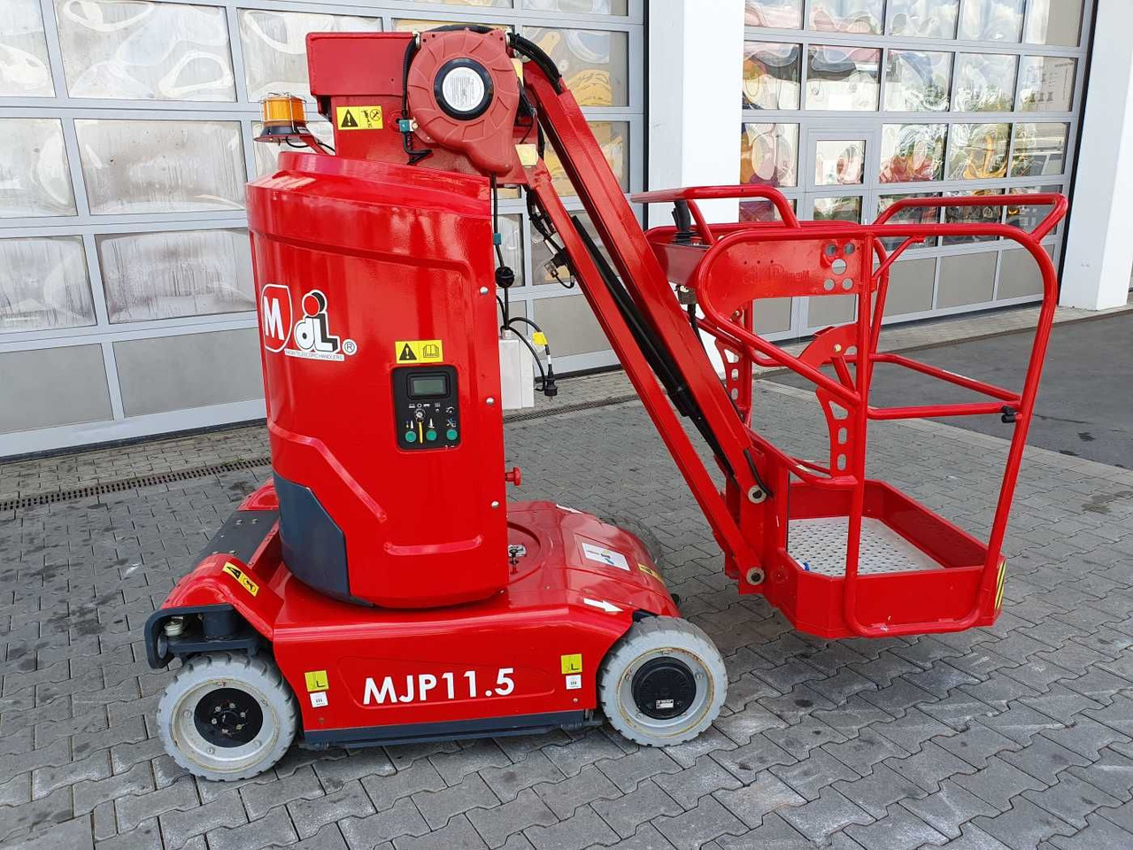 Magni MJP11.5 / Mastbühne / 11,2m! / nur 49h! - Platform udara yang dipasang di truk: gambar 2 Magni MJP11.5 / Mastbühne / 11,2m! / nur 49h! - Platform udara yang dipasang di truk: gambar 2