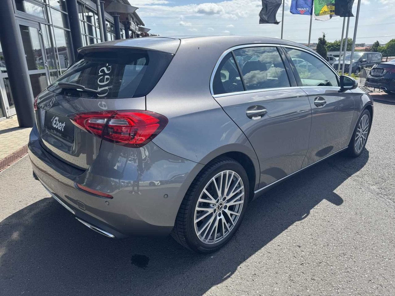 Mercedes-Benz A 180 7G Progressive MBUX+Navi+SHZ +Carplay+ - Mobil sedan: gambar 4 Mercedes-Benz A 180 7G Progressive MBUX+Navi+SHZ +Carplay+ - Mobil sedan: gambar 4