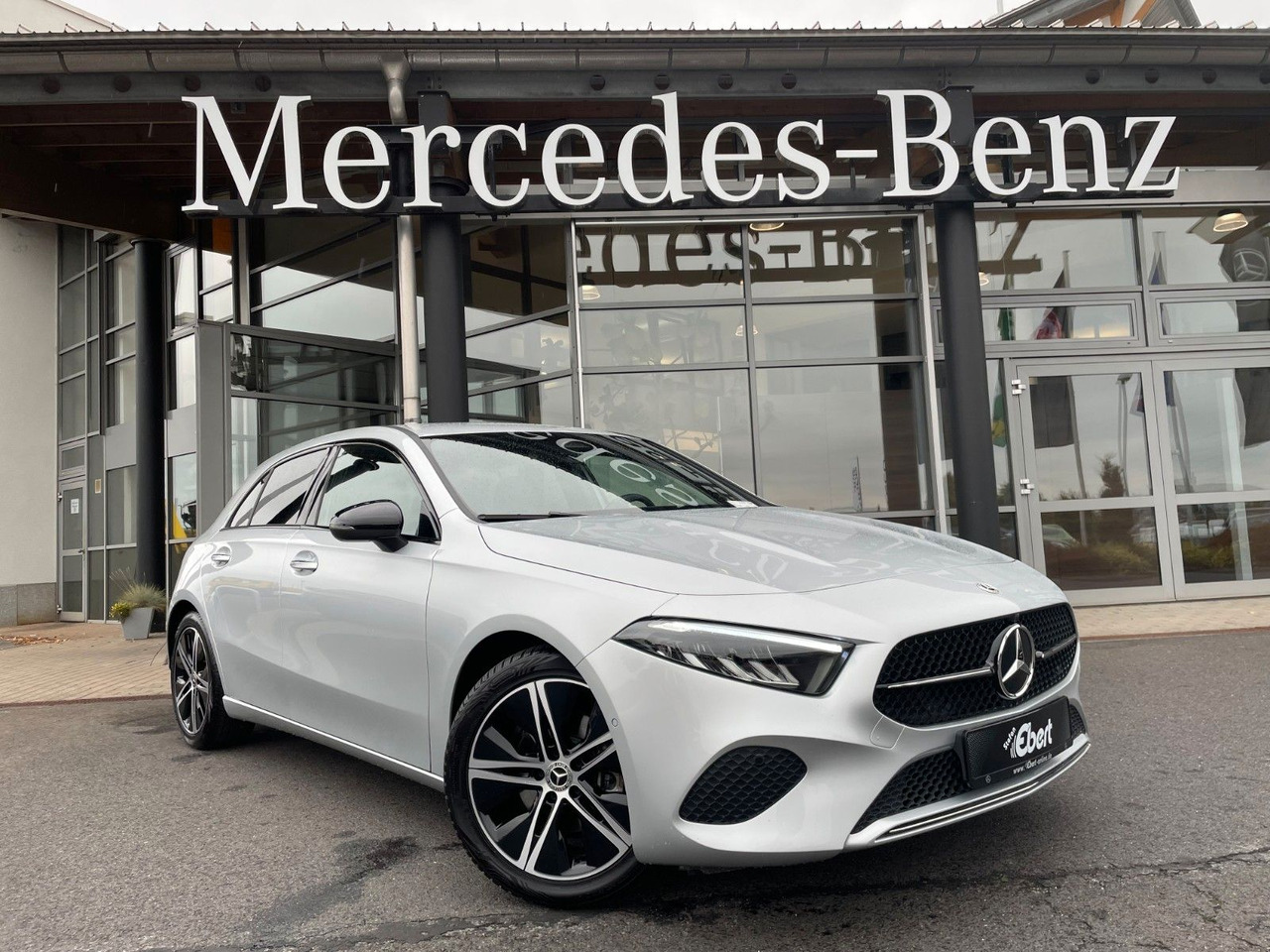 Mercedes-Benz A 200 Progressive Ambiente+R-Kamera+ - Mobil sedan: gambar 1 Mercedes-Benz A 200 Progressive Ambiente+R-Kamera+ - Mobil sedan: gambar 1