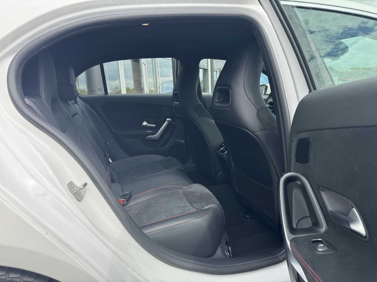 Mobil sedan Mercedes-Benz A 200d AMG+AHK+Ambiente+RFK+MBUX+LED+IHC: gambar 7