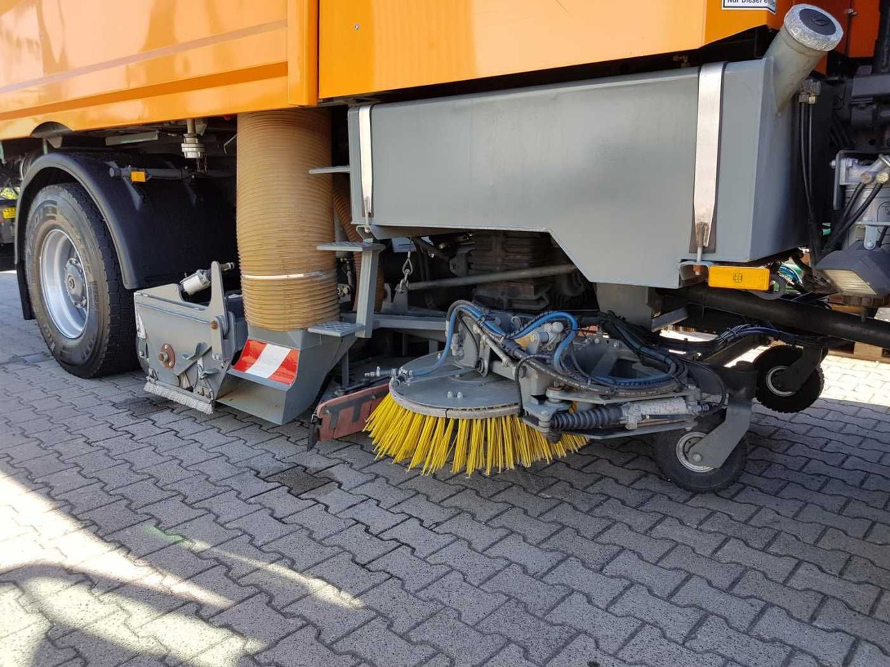 Leasing  Mercedes-Benz Actros 2032 A 4x4 Bucher STKF 9500 Airport Mercedes-Benz Actros 2032 A 4x4 Bucher STKF 9500 Airport: gambar 9