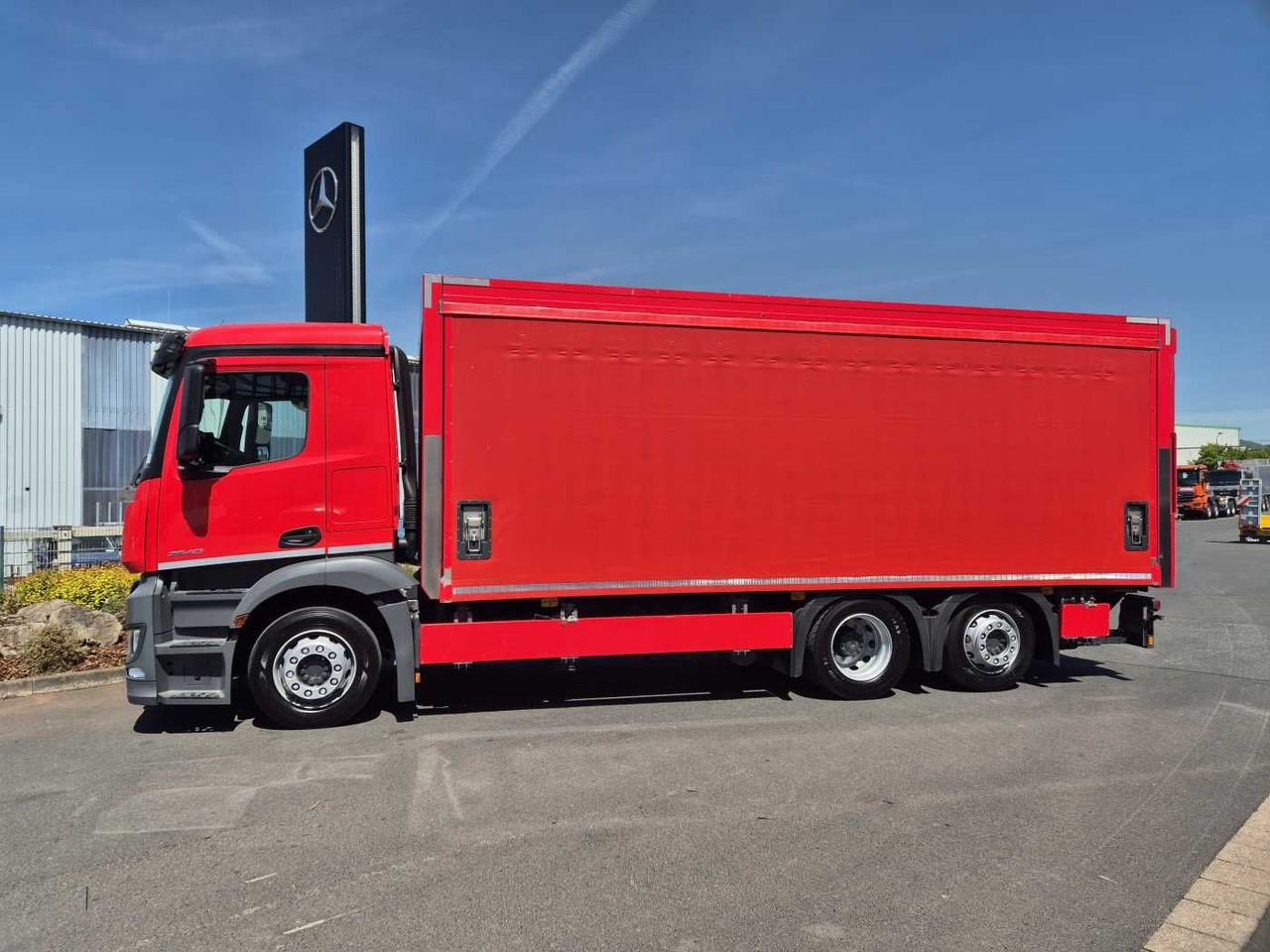 Mercedes-Benz Antos 2540 LnR 6x2 LBW Schiebeplanen AHK - Truk minuman: gambar 4 Mercedes-Benz Antos 2540 LnR 6x2 LBW Schiebeplanen AHK - Truk minuman: gambar 4