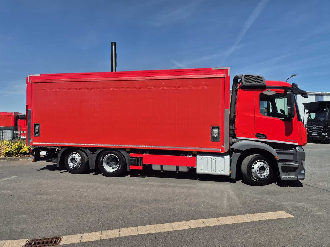 Mercedes-Benz Antos 2540 LnR 6x2 LBW Schiebeplanen AHK - Truk dengan terpal samping: gambar 5 Mercedes-Benz Antos 2540 LnR 6x2 LBW Schiebeplanen AHK - Truk dengan terpal samping: gambar 5