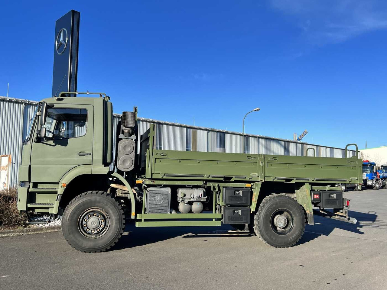 Mercedes-Benz Axor 1829 A 4x4 Pritsche - Truk flatbed: gambar 4 Mercedes-Benz Axor 1829 A 4x4 Pritsche - Truk flatbed: gambar 4