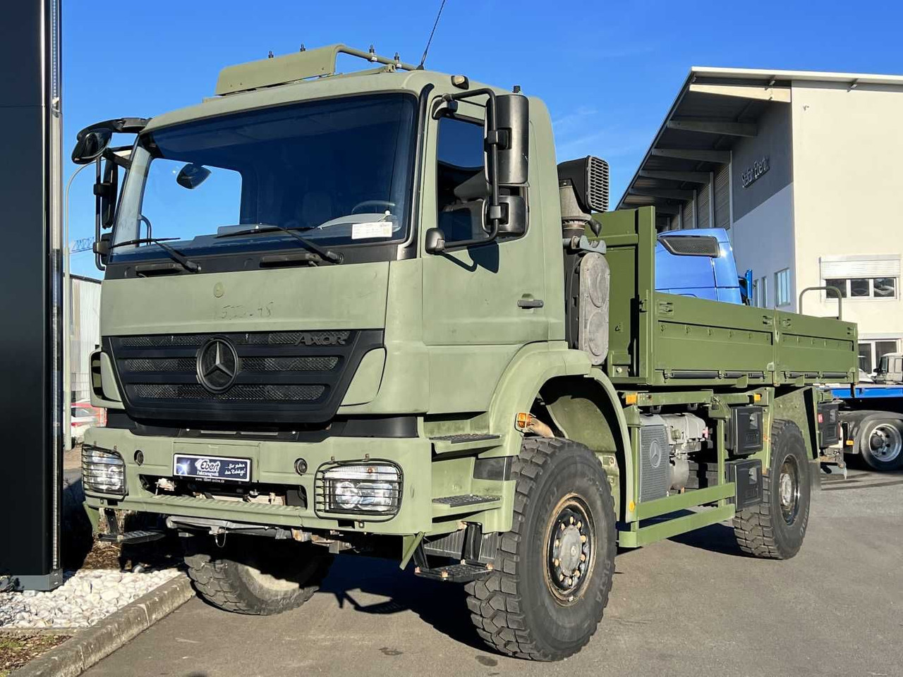 Mercedes-Benz Axor 1829 A 4x4 Pritsche - Truk flatbed: gambar 2 Mercedes-Benz Axor 1829 A 4x4 Pritsche - Truk flatbed: gambar 2