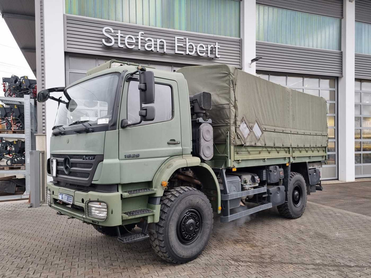 Mercedes-Benz Axor 1829 A 4x4 Pritsche/Plane 10 Stück - Truk flatbed: gambar 1 Mercedes-Benz Axor 1829 A 4x4 Pritsche/Plane 10 Stück - Truk flatbed: gambar 1