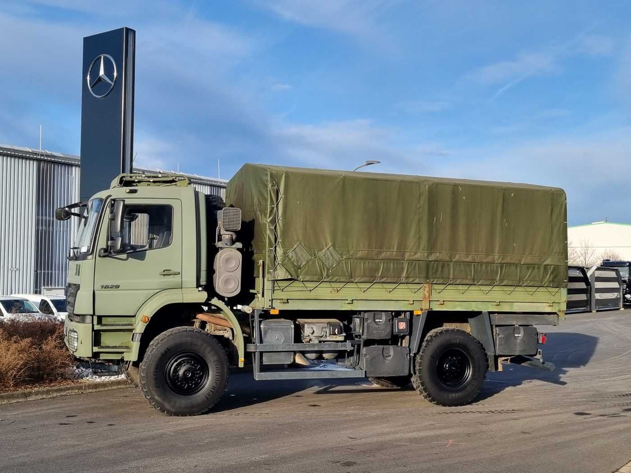Mercedes-Benz Axor 1829 A 4x4 Pritsche/Plane 10 Stück - Truk dengan terpal samping: gambar 5 Mercedes-Benz Axor 1829 A 4x4 Pritsche/Plane 10 Stück - Truk dengan terpal samping: gambar 5