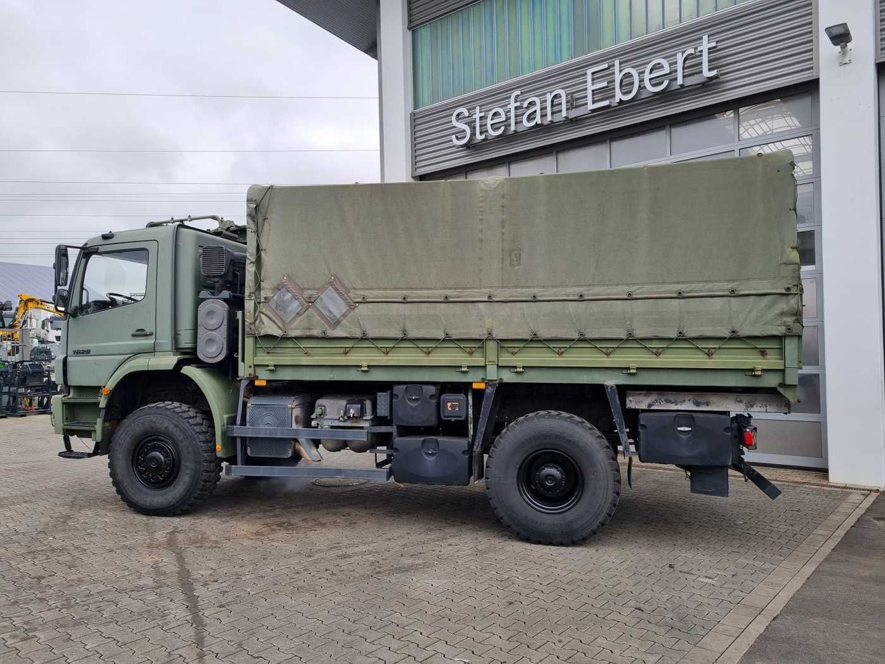 Truk flatbed Mercedes-Benz Axor 1829 A 4x4 Pritsche/Plane 10 Stück: gambar 6