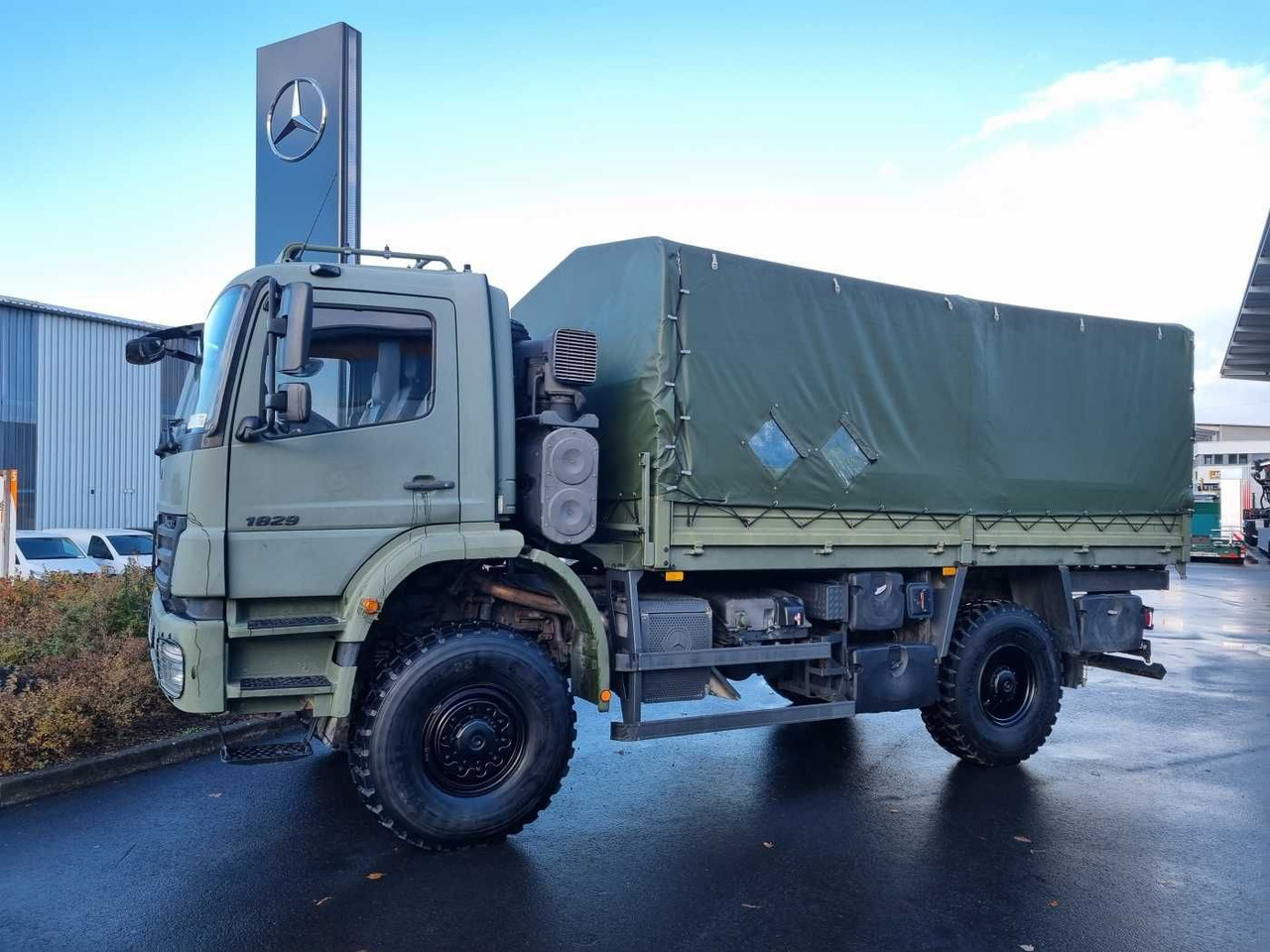 Mercedes-Benz Axor 1829 A 4x4 Pritsche/Plane 10 Stück - Truk dengan terpal samping: gambar 4 Mercedes-Benz Axor 1829 A 4x4 Pritsche/Plane 10 Stück - Truk dengan terpal samping: gambar 4