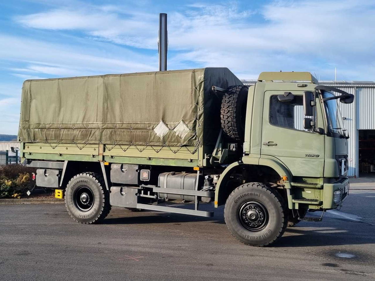 Mercedes-Benz Axor 1829 A 4x4 Pritsche/Plane 10 Stück - Truk flatbed: gambar 4 Mercedes-Benz Axor 1829 A 4x4 Pritsche/Plane 10 Stück - Truk flatbed: gambar 4