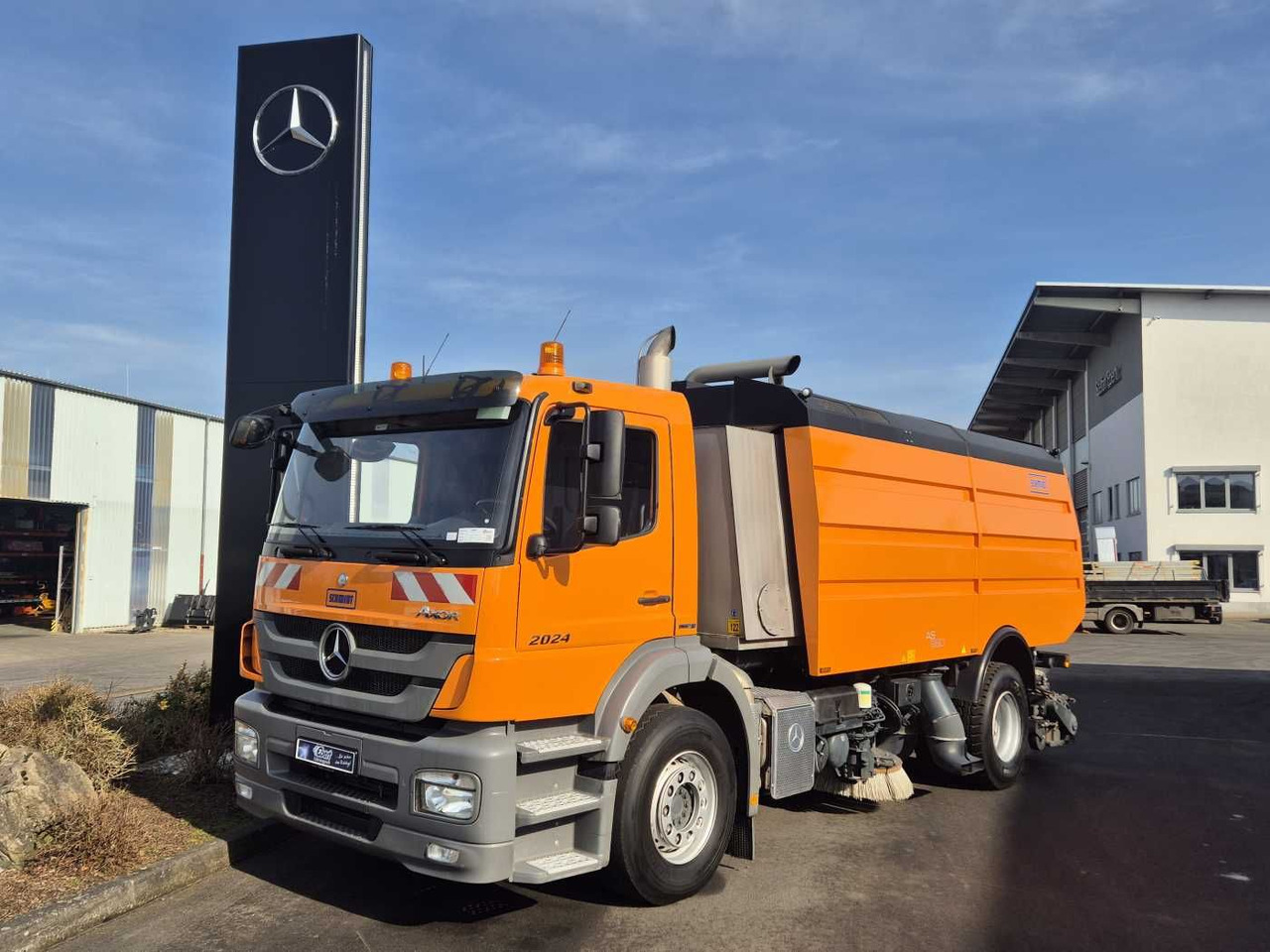 Mercedes-Benz Axor 2024 L Schmidt Airportsweeper AS 990 - Penyapu jalan: gambar 1 Mercedes-Benz Axor 2024 L Schmidt Airportsweeper AS 990 - Penyapu jalan: gambar 1