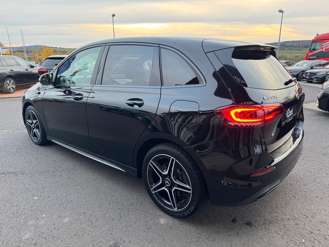 Mercedes-Benz B 250e Edition2020+AMG+Ambiente+Night+LED - Mobil sedan: gambar 3 Mercedes-Benz B 250e Edition2020+AMG+Ambiente+Night+LED - Mobil sedan: gambar 3