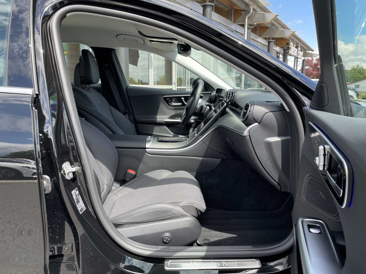 Mobil sedan Mercedes-Benz C 180 9G Avantgarde Memory+Distr+ 360°+Keyless+L: gambar 8