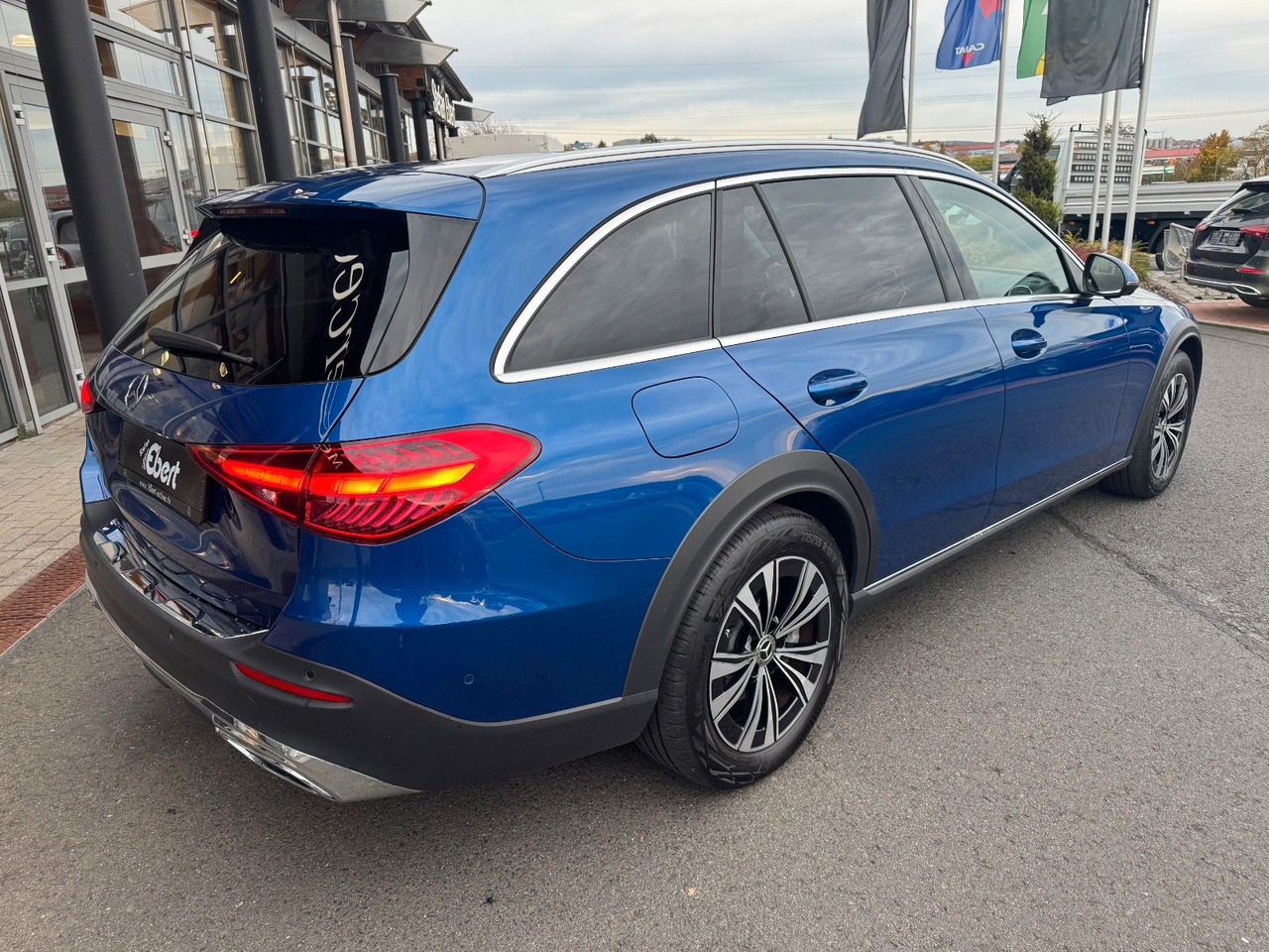 Mercedes-Benz C 200 T All Terrain 4M+Ambiente+360+Augmented - Station wagon: gambar 4 Mercedes-Benz C 200 T All Terrain 4M+Ambiente+360+Augmented - Station wagon: gambar 4