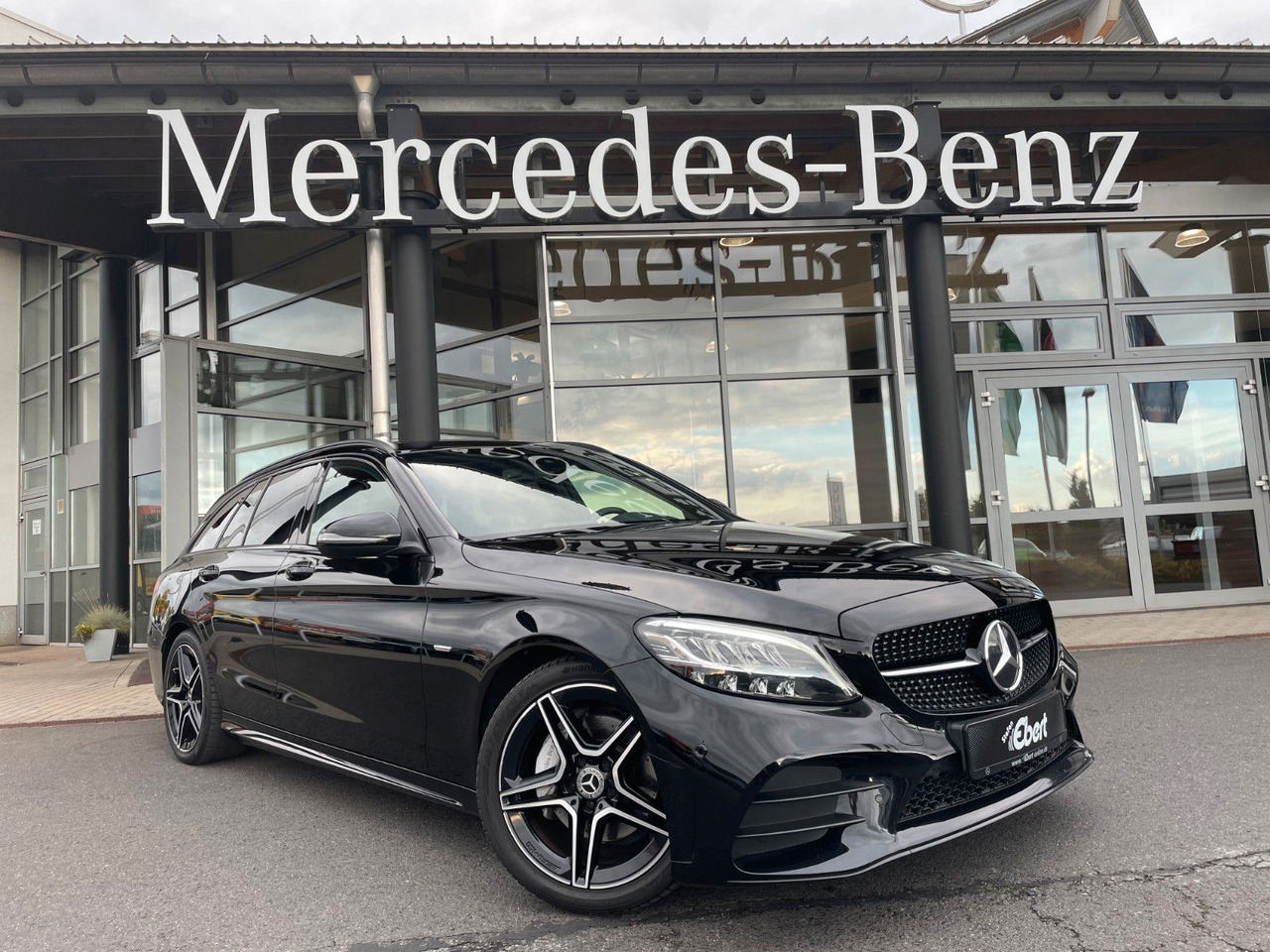 Mercedes-Benz C 220d NightEdition+AMG+Distr+SportfahrW+RFK - Station wagon: gambar 1 Mercedes-Benz C 220d NightEdition+AMG+Distr+SportfahrW+RFK - Station wagon: gambar 1
