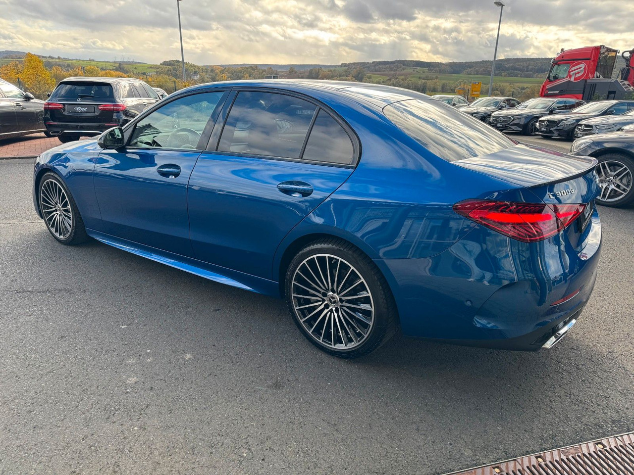 Mercedes-Benz C 300d AMG+Burmester+Distr+Digital+360+ - Mobil sedan: gambar 3 Mercedes-Benz C 300d AMG+Burmester+Distr+Digital+360+ - Mobil sedan: gambar 3