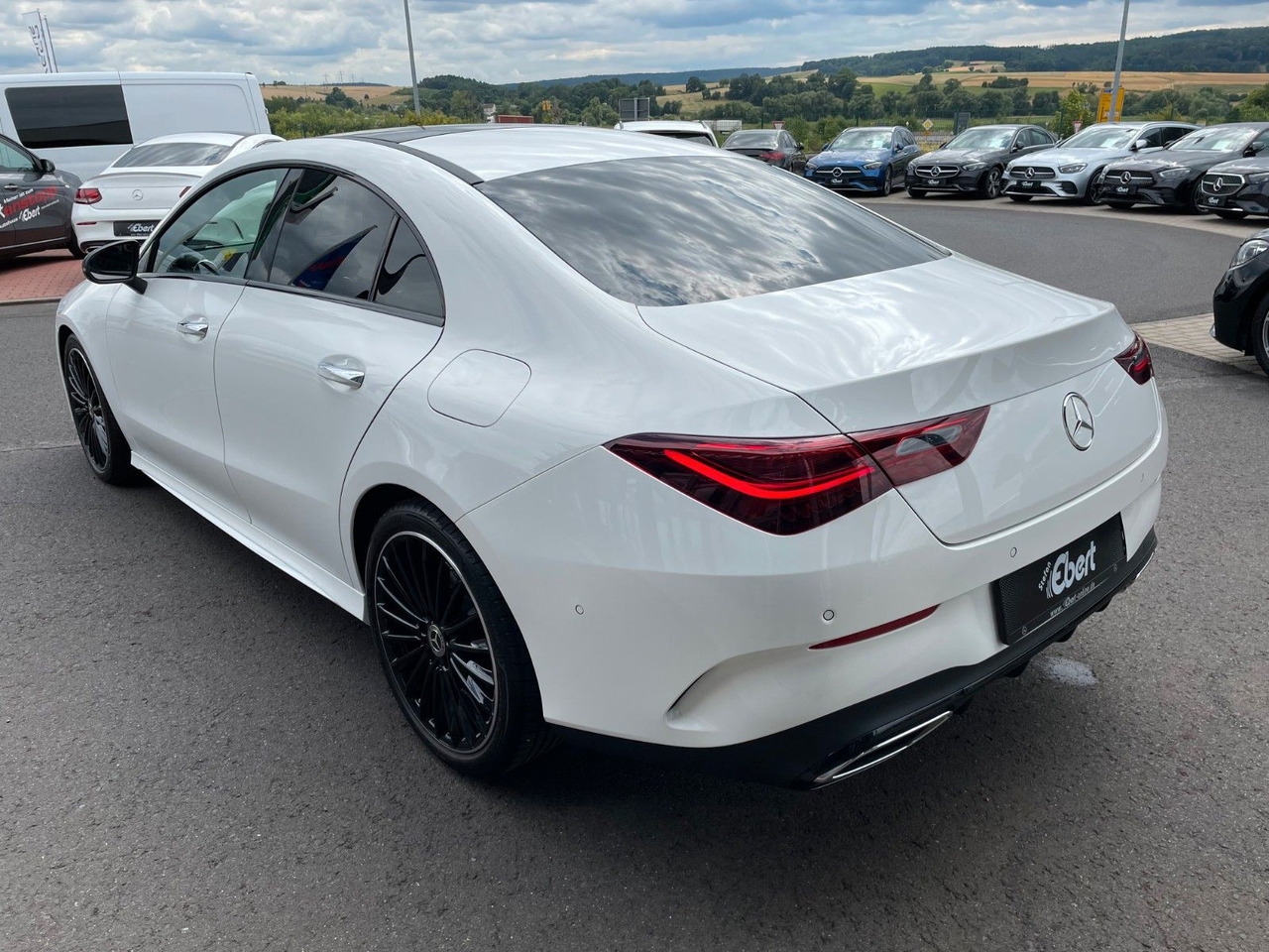 Mercedes-Benz CLA 200 AMG Pano+R-Kamera+19" - Coupe: gambar 3 Mercedes-Benz CLA 200 AMG Pano+R-Kamera+19" - Coupe: gambar 3