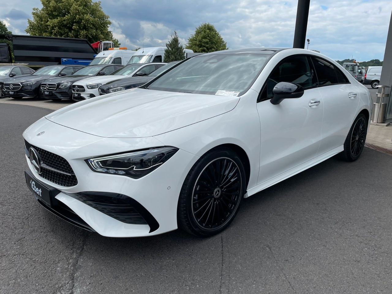 Mercedes-Benz CLA 200 AMG Pano+R-Kamera+19"+TOTW+DISTR+MULITBE - Coupe: gambar 2 Mercedes-Benz CLA 200 AMG Pano+R-Kamera+19"+TOTW+DISTR+MULITBE - Coupe: gambar 2