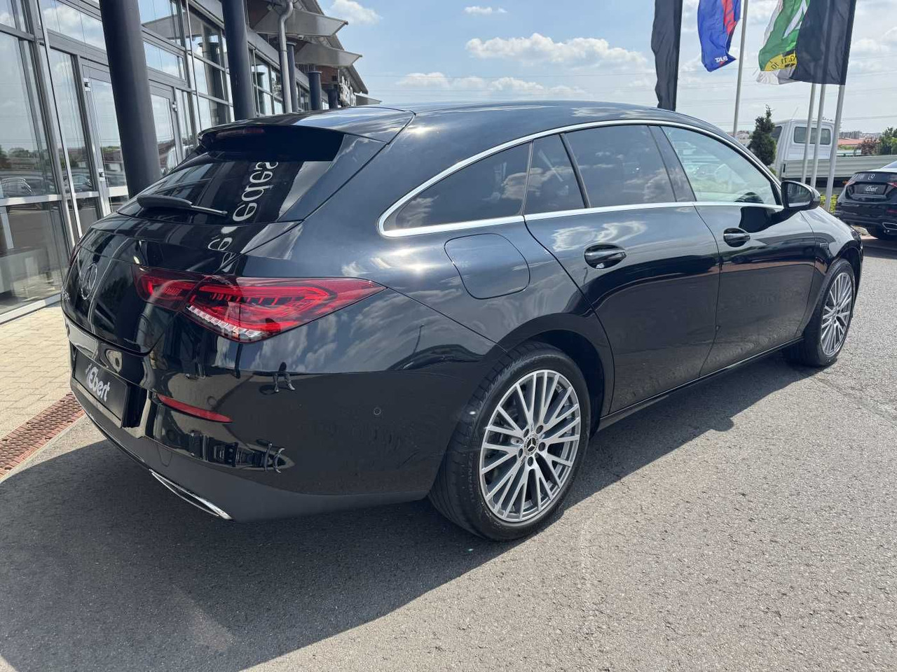Mercedes-Benz CLA 250e Shooting Brake DistrPlus+RFK+Augment+LE - Mobil: gambar 4 Mercedes-Benz CLA 250e Shooting Brake DistrPlus+RFK+Augment+LE - Mobil: gambar 4