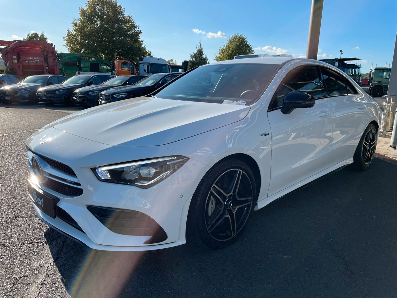 Mercedes-Benz CLA 35 AMG Aero+TotW+R-Kamera+Ambiente - Coupe: gambar 2 Mercedes-Benz CLA 35 AMG Aero+TotW+R-Kamera+Ambiente - Coupe: gambar 2