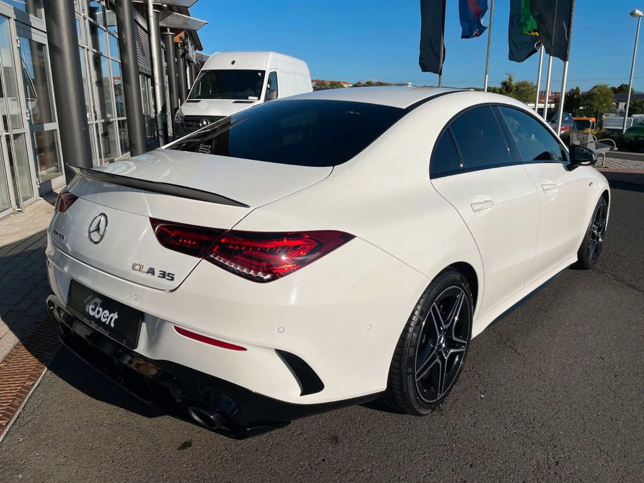 Mercedes-Benz CLA 35 AMG Aero+TotW+R-Kamera+Ambiente - Coupe: gambar 4 Mercedes-Benz CLA 35 AMG Aero+TotW+R-Kamera+Ambiente - Coupe: gambar 4