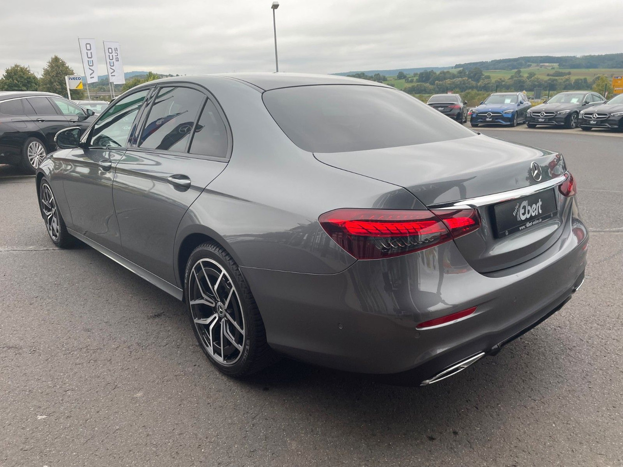 Mercedes-Benz E 220 d AMG+MBeam+Pano+Distr+R-Kamera - Mobil sedan: gambar 3 Mercedes-Benz E 220 d AMG+MBeam+Pano+Distr+R-Kamera - Mobil sedan: gambar 3