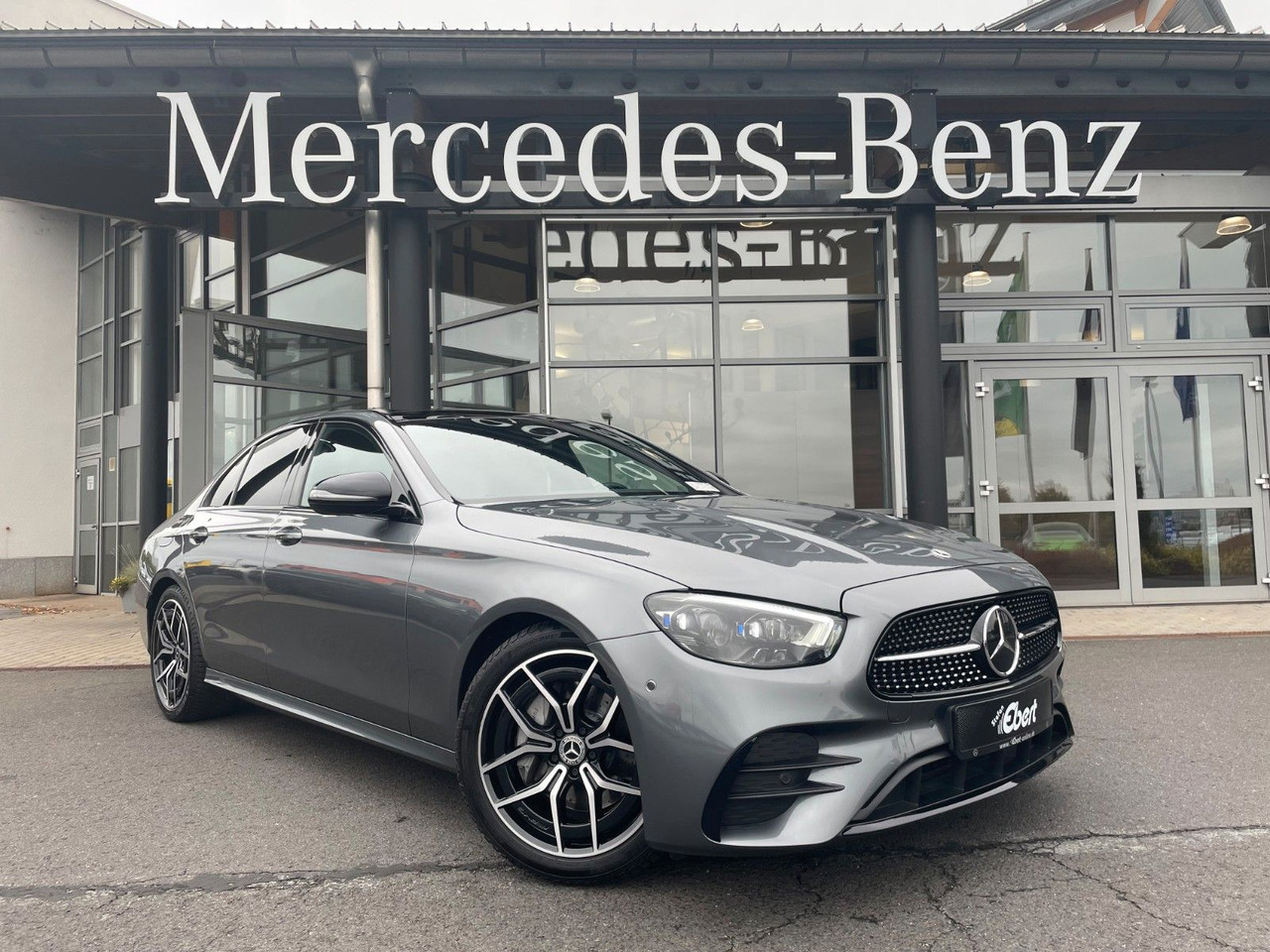 Mercedes-Benz E 220 d AMG+MBeam+Pano+Distr+R-Kamera - Mobil sedan: gambar 1 Mercedes-Benz E 220 d AMG+MBeam+Pano+Distr+R-Kamera - Mobil sedan: gambar 1