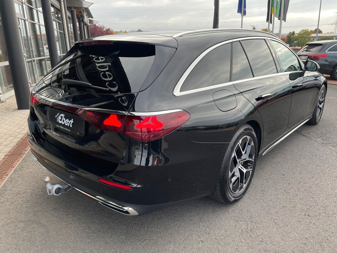 Mercedes-Benz E 220 d T Exclusive Nappa+AHK+360°+Burm+Sitzklim - Station wagon: gambar 4 Mercedes-Benz E 220 d T Exclusive Nappa+AHK+360°+Burm+Sitzklim - Station wagon: gambar 4