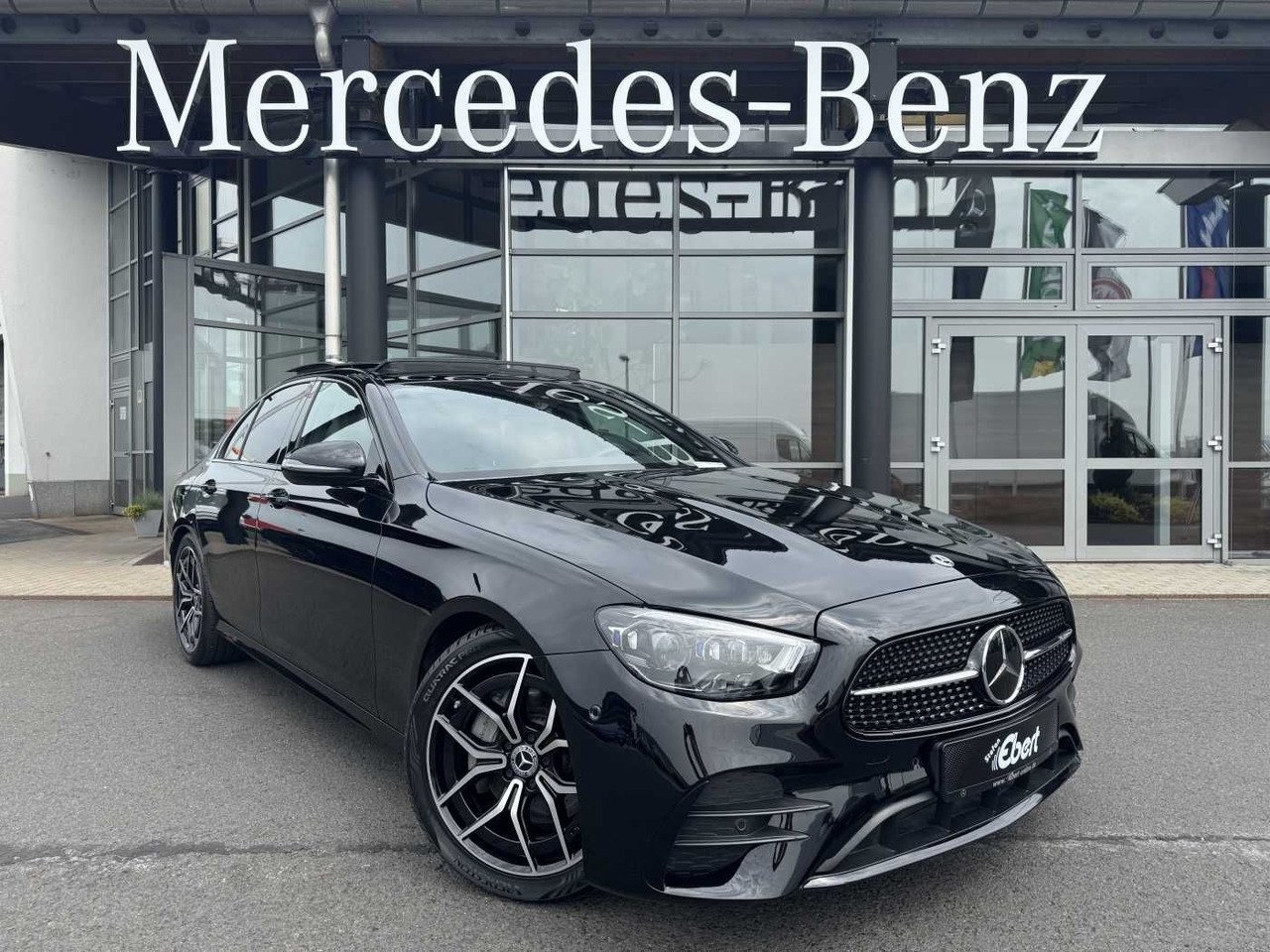 Mercedes-Benz E 220d AMG+Distr+Multibeam+Pano+ Ambiente+Night - Mobil sedan: gambar 1 Mercedes-Benz E 220d AMG+Distr+Multibeam+Pano+ Ambiente+Night - Mobil sedan: gambar 1