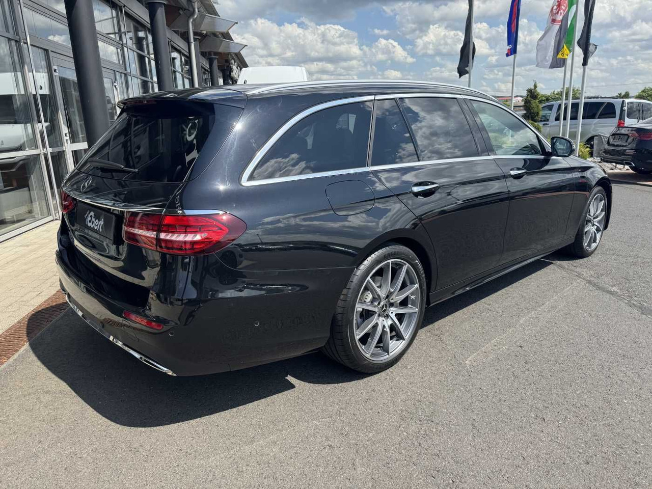 Mercedes-Benz E 220d AMG+Pano+Burm+Distr+Memory+AHK+360 - Mobil: gambar 4 Mercedes-Benz E 220d AMG+Pano+Burm+Distr+Memory+AHK+360 - Mobil: gambar 4