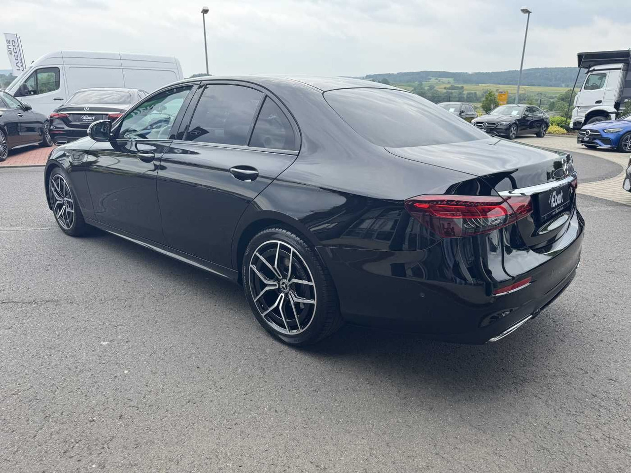 Mercedes-Benz E 220d AMG+Pano+Distr+Multibeam+RFK+Night - Mobil sedan: gambar 2 Mercedes-Benz E 220d AMG+Pano+Distr+Multibeam+RFK+Night - Mobil sedan: gambar 2