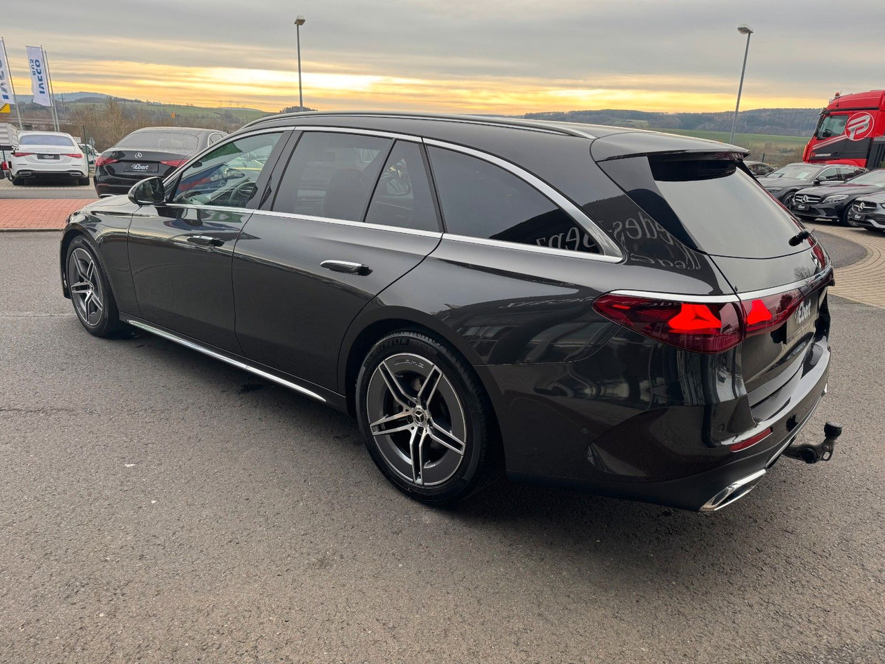 Mercedes-Benz E 220d T AMG+Hyperscreen+Leder+AHK+DistrPro+STH - Station wagon: gambar 4 Mercedes-Benz E 220d T AMG+Hyperscreen+Leder+AHK+DistrPro+STH - Station wagon: gambar 4