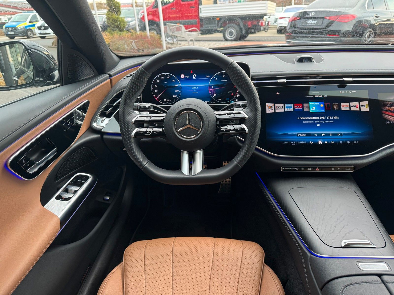 Mercedes-Benz E 220d T AMG+Hyperscreen+Leder+AHK+DistrPro+STH - Station wagon: gambar 2 Mercedes-Benz E 220d T AMG+Hyperscreen+Leder+AHK+DistrPro+STH - Station wagon: gambar 2