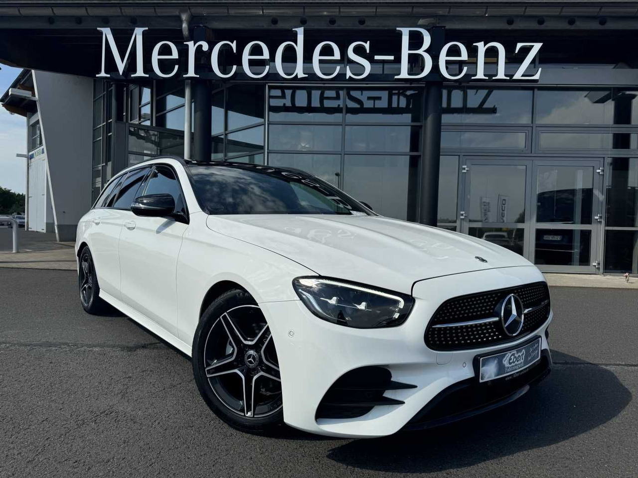 Mercedes-Benz E 220d T AMG+Pano+AHK+Night+TotW+ RKamera+Ambien - Mobil: gambar 1 Mercedes-Benz E 220d T AMG+Pano+AHK+Night+TotW+ RKamera+Ambien - Mobil: gambar 1