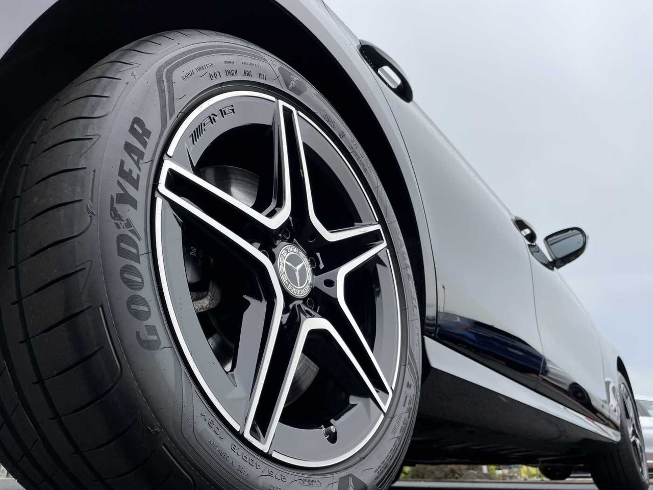 Mercedes-Benz E 300 T de 4M AMG+AHK+Distr+Burm+ R-Kamera+Carpl - Mobil: gambar 5 Mercedes-Benz E 300 T de 4M AMG+AHK+Distr+Burm+ R-Kamera+Carpl - Mobil: gambar 5