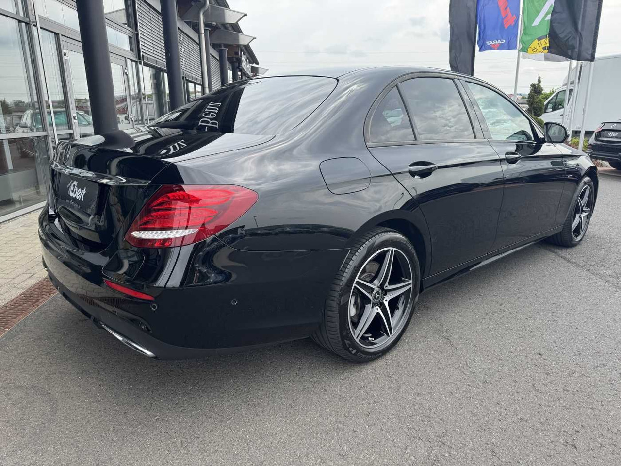 Mercedes-Benz E 300de 9G AMG+Pano+Memory+Ambiente+RFK+Night - Mobil sedan: gambar 4 Mercedes-Benz E 300de 9G AMG+Pano+Memory+Ambiente+RFK+Night - Mobil sedan: gambar 4