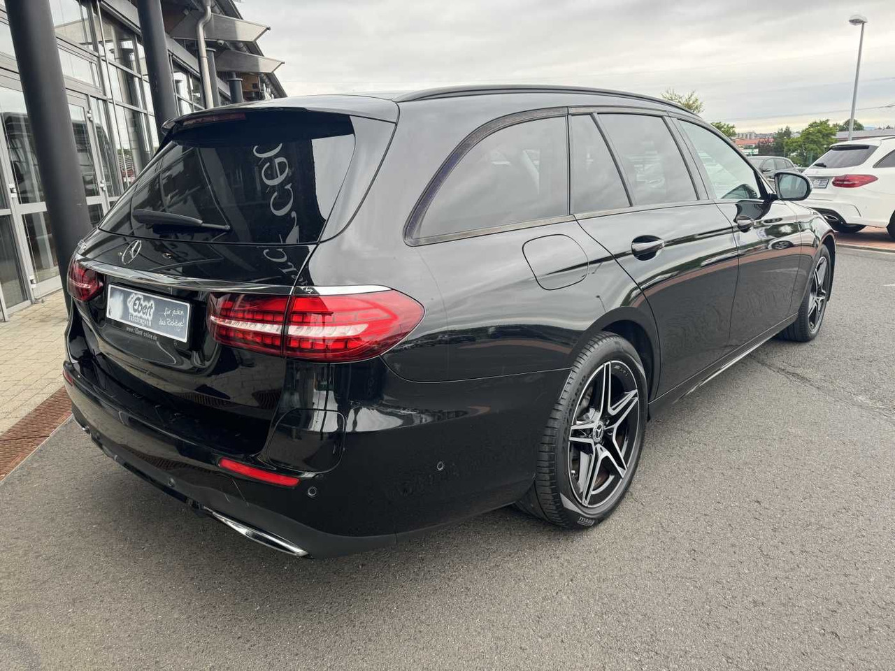 Mercedes-Benz E 300de T AMG+Pano+DistrPlus+Night +AHK+360+Ambi - Mobil: gambar 4 Mercedes-Benz E 300de T AMG+Pano+DistrPlus+Night +AHK+360+Ambi - Mobil: gambar 4
